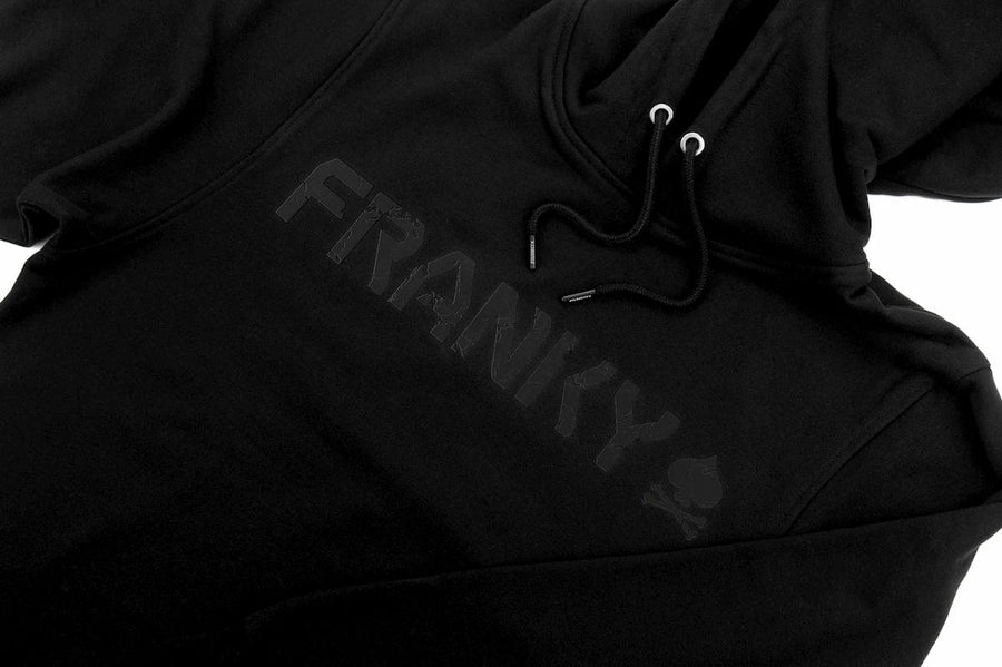 黑色带FRANKY标志的连帽衫