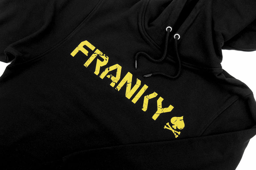 金色带FRANKY标志的连帽衫